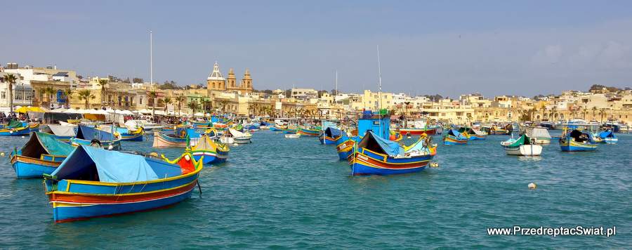 Malta ciekawe miejsca - łodzie luzzu w Marsaxlokk