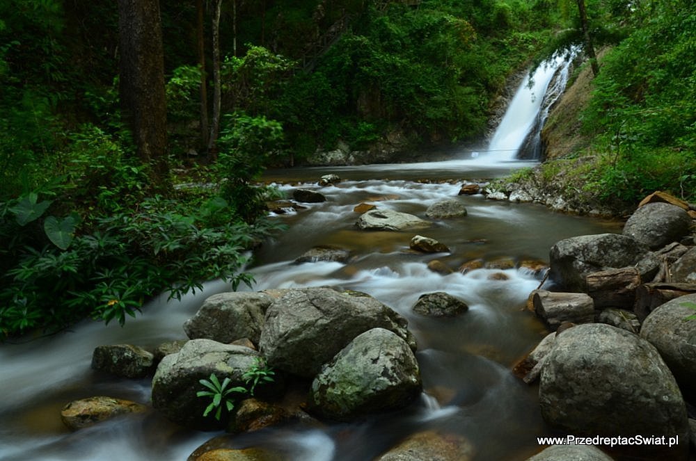 wodospad w parku narodowym chae son