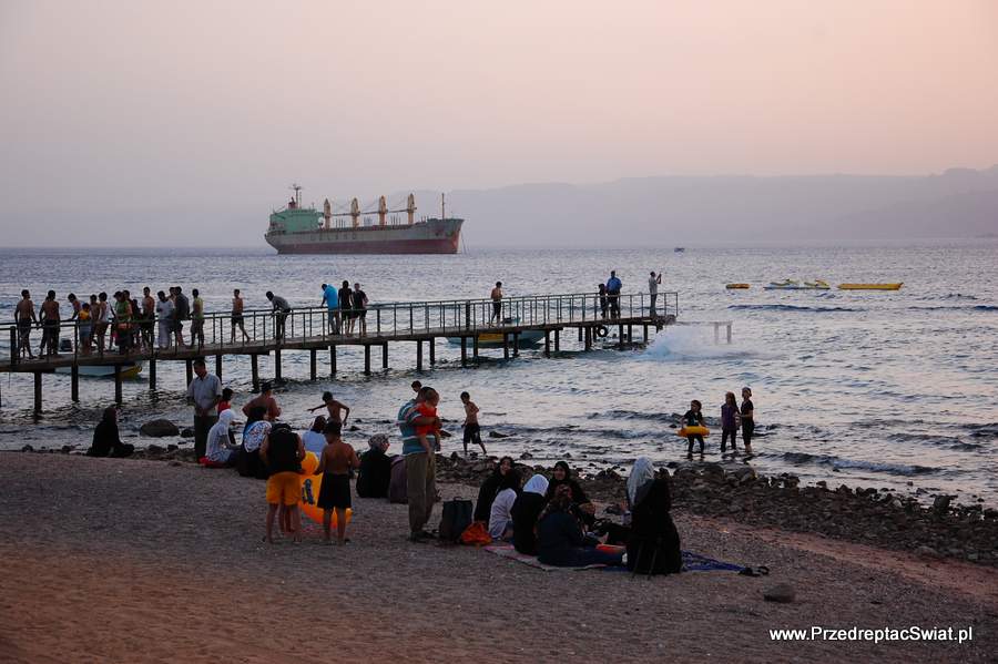 Czy warto polecieć do Jordanii zimą? plaża w Aqabie