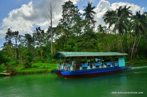 Pływające restauracje na rzece Loboc