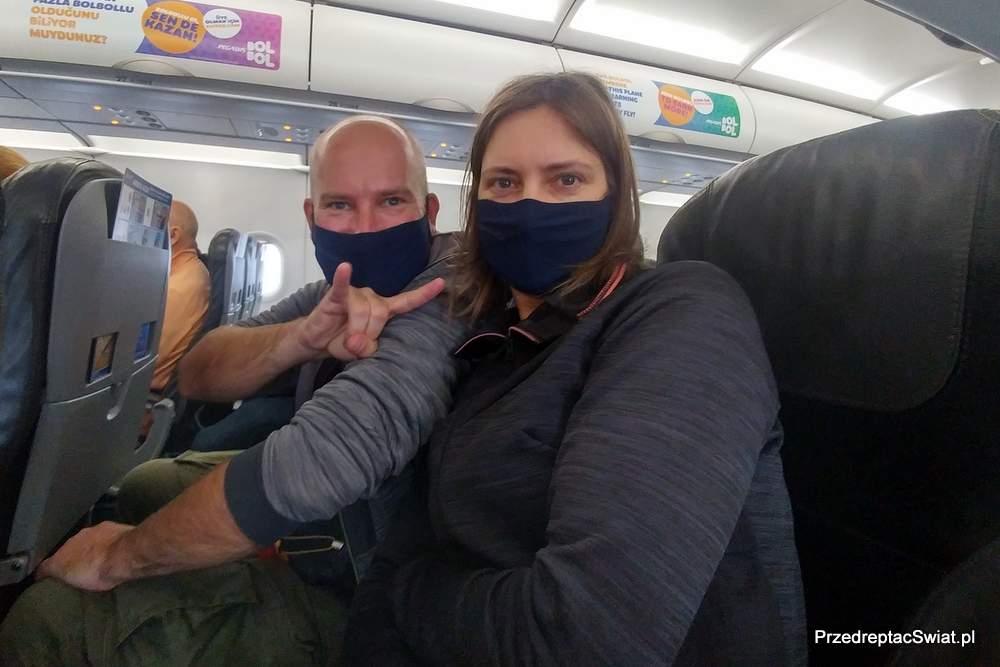 podróżowanie samolotem w czasie pandemii