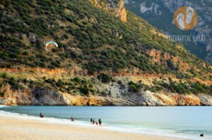 Plaża w Oludeniz - paralotnie