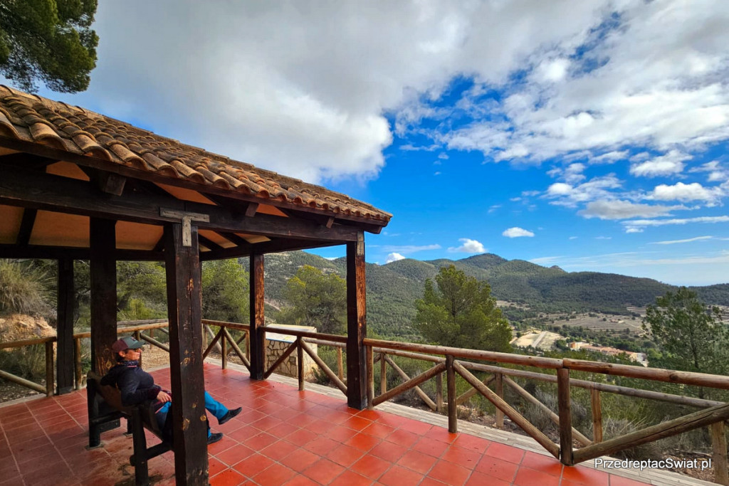 Szlaki piesze w górach koło Alicante - Mirador de Cati - Parque Natural del Maigmó